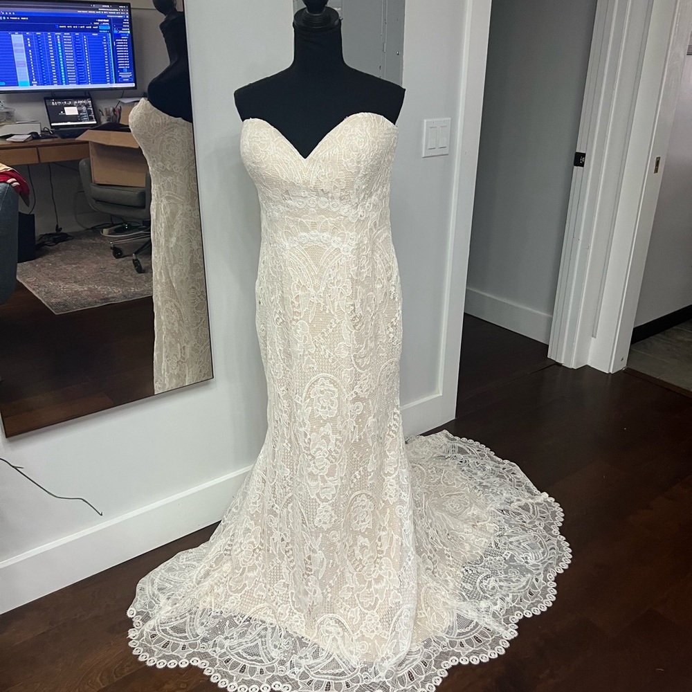 White Sheath Wedding Dress with Sleeveless Design and Sweetheart Neckline - Picture 8 of 16